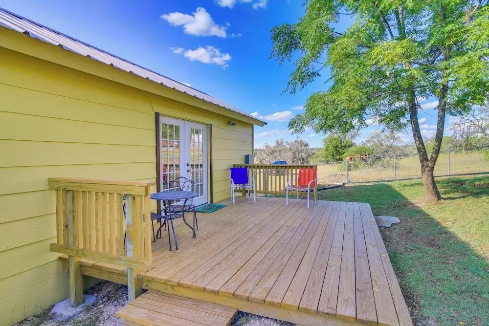 Ranch Cabin w/ Decks, 10 Mi to Fredericksburg