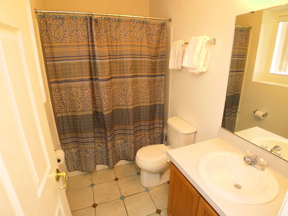 4 Bed Pool Home 253