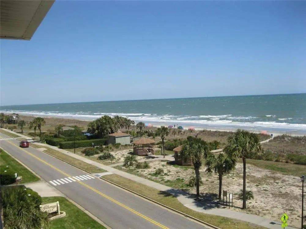 Drayton 402 - 3 Br Condo