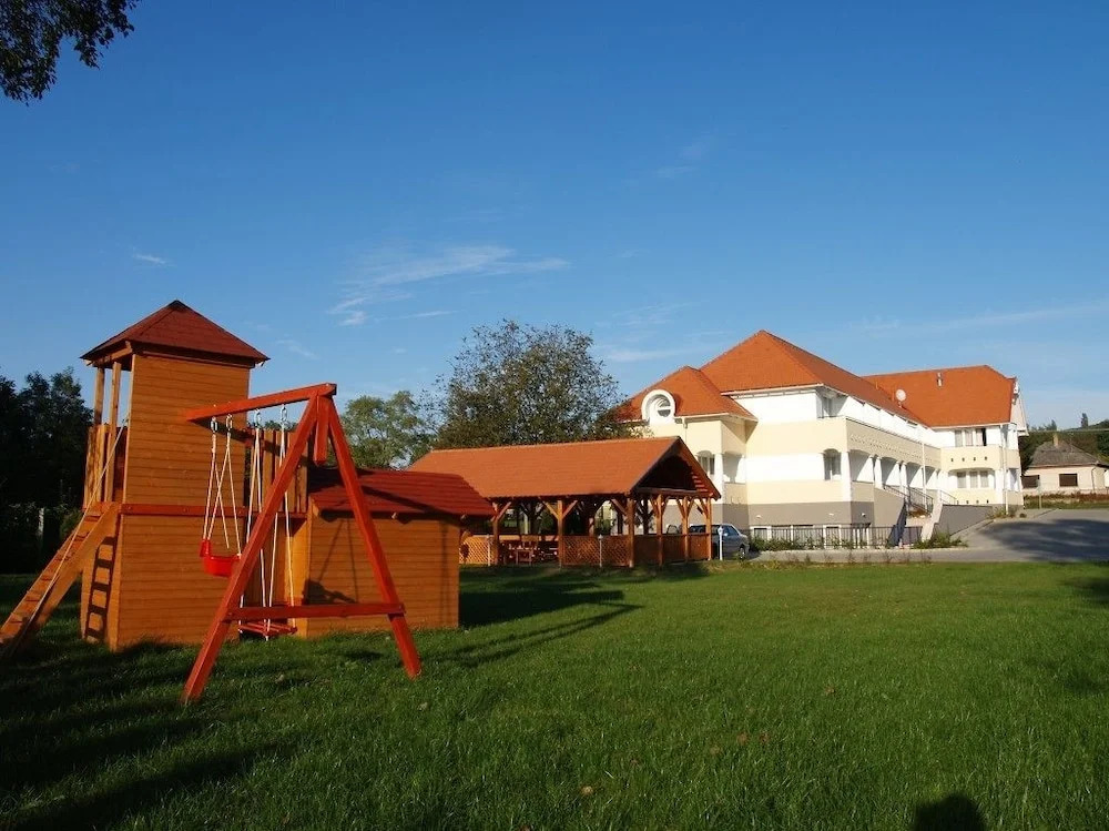 Triász Aparthotel