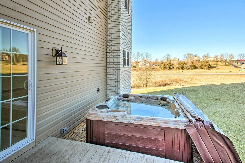 Harrisonburg Retreat w/ Hot Tub ~ 2 Mi to JMU