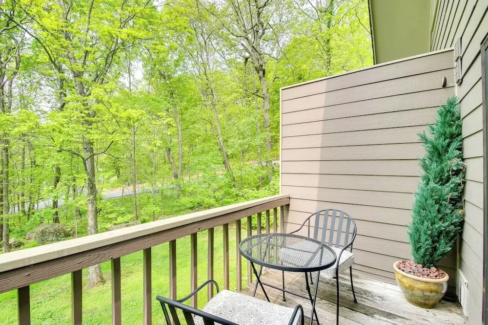 Second-floor Condo w/ Community Pool Access!