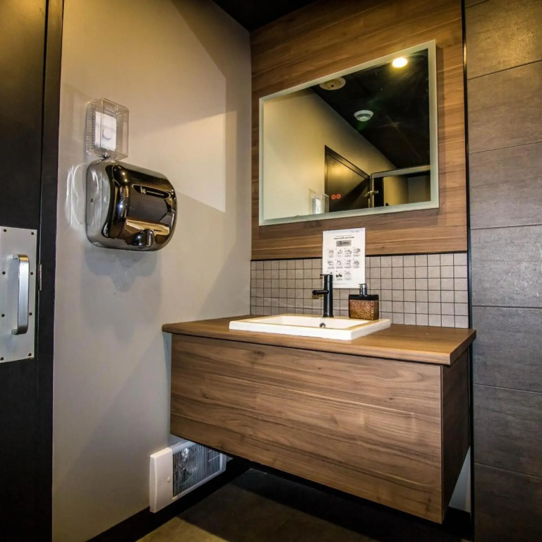 Companion Hotel Motel