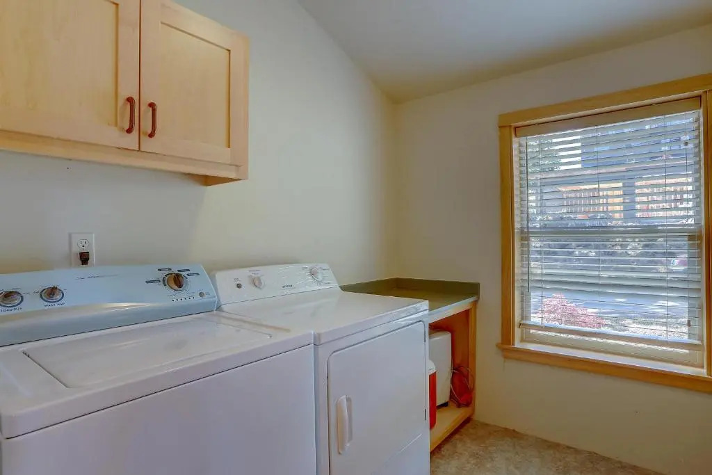 Hutson's Bridgeview **30 Day minimum**