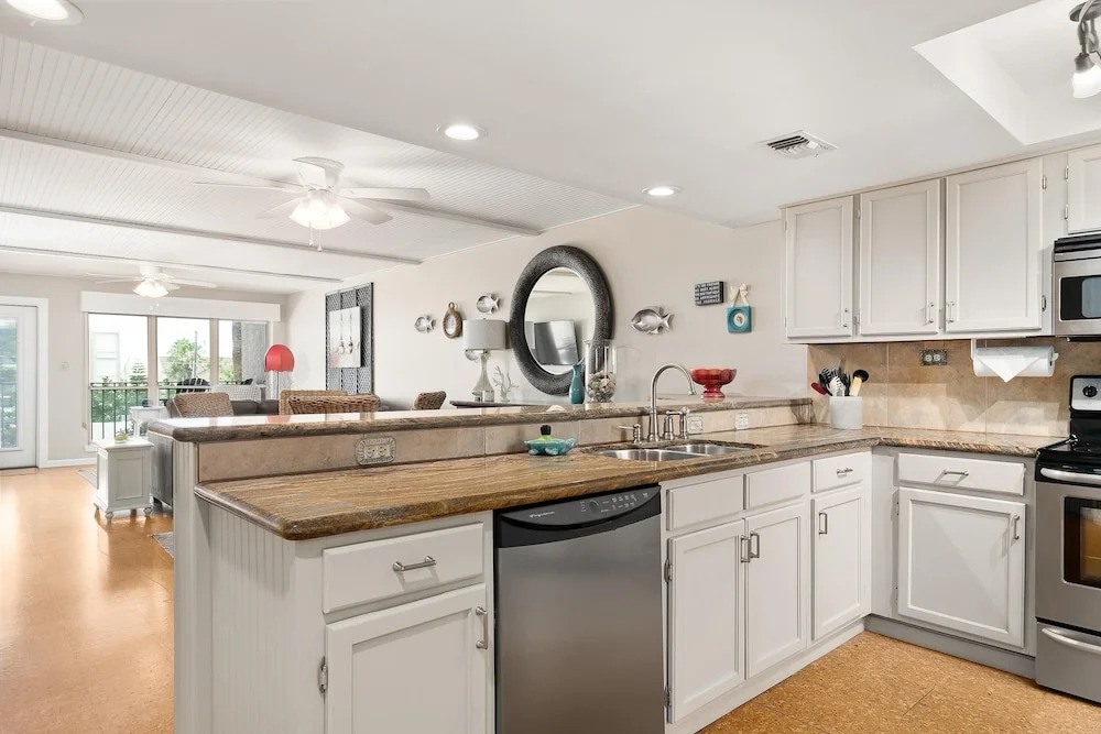 Eat, Beach, Sleep, Repeat! 2 Bedroom Condo