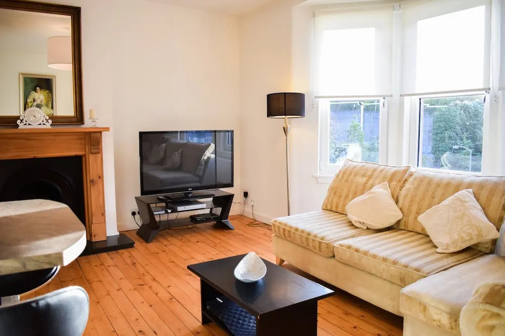 Spacious 3 Bedroom Apartment in Edinburgh
