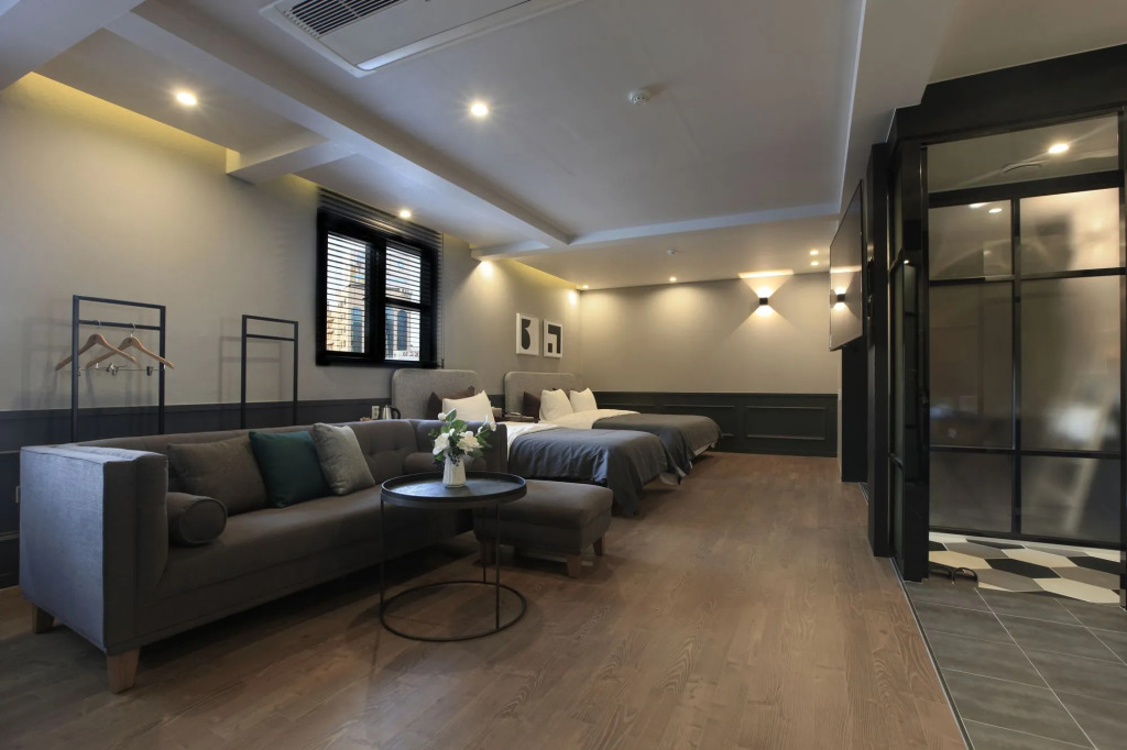 Brown Dot Yangjeong