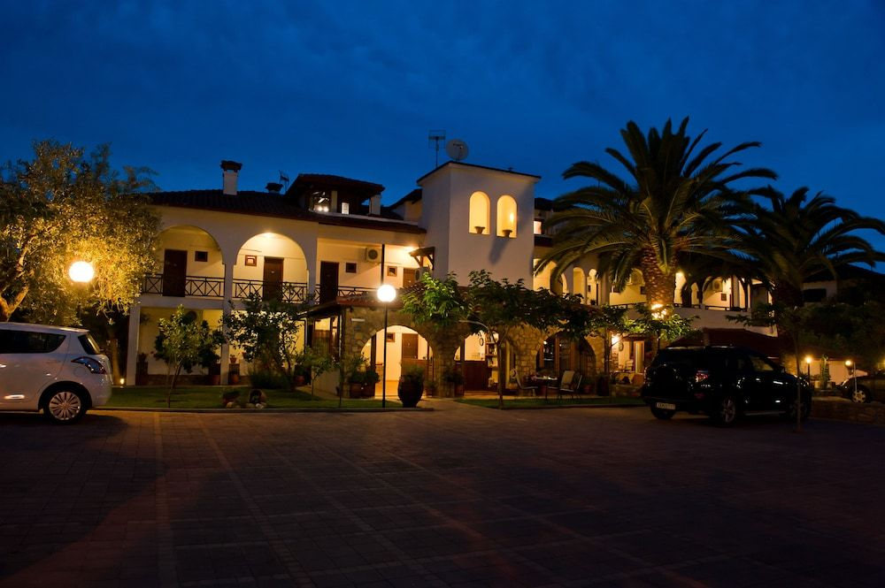 Kamares House Apartments & Studios