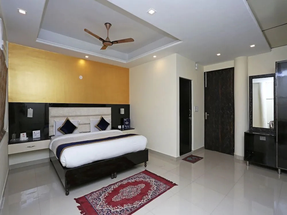 OYO 12833 Century Grand