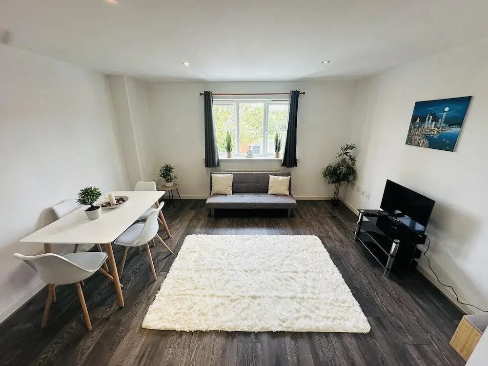 Two Bedroom Chic Apart,heathrow With Wifi & Sky tv