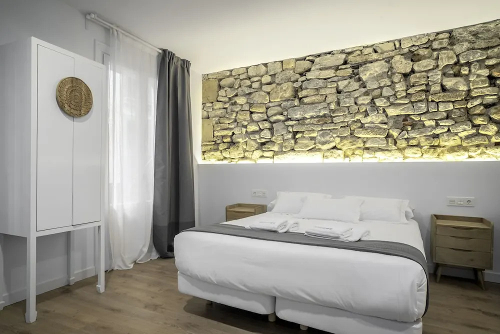 32 De Agosto ROOMS