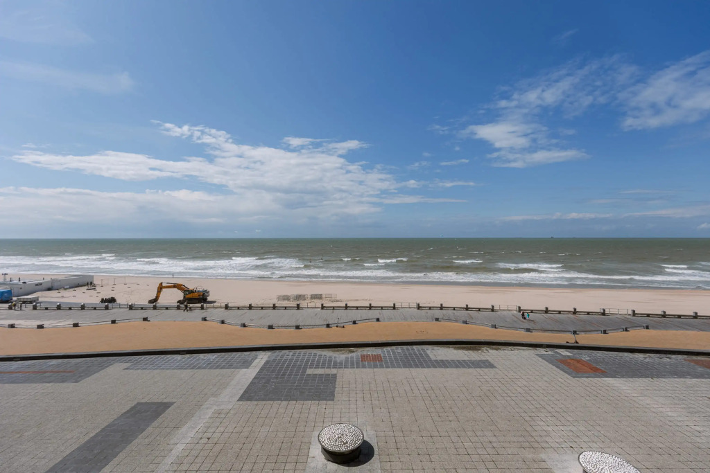 Bright seaview apartment in Oostende