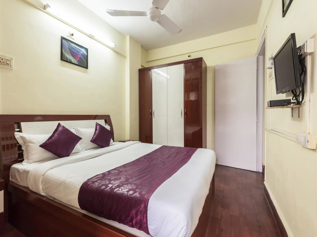 OYO Apartments Malad Raheja Complex Road