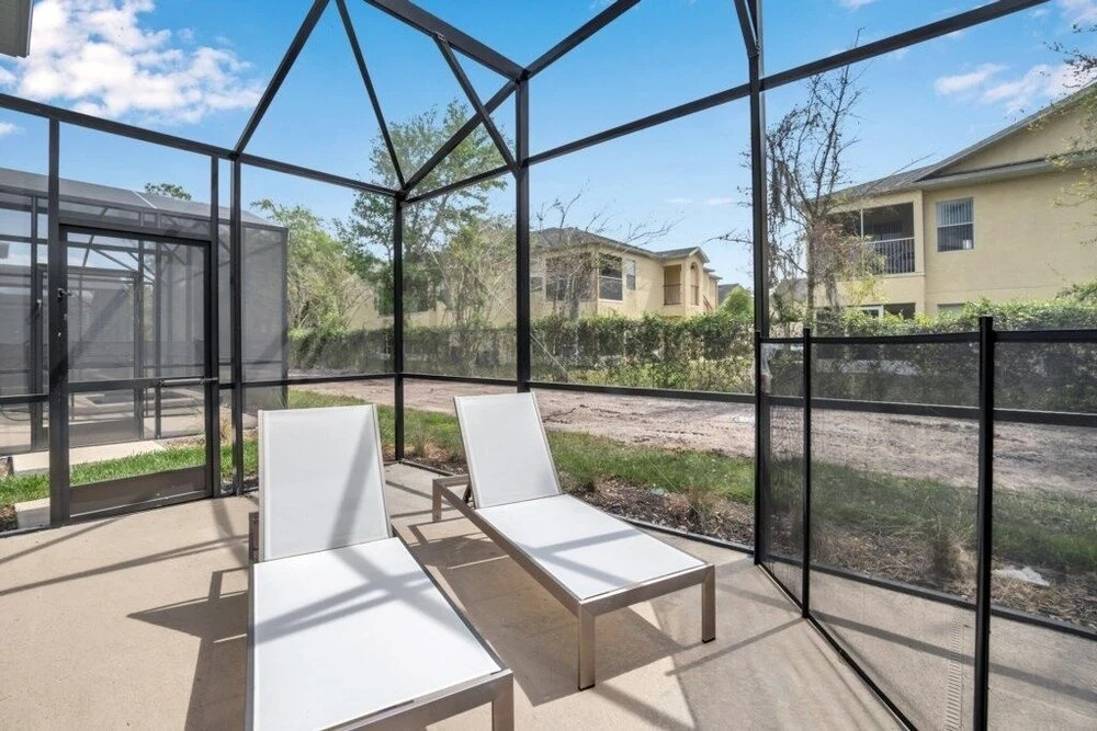 "boutique" Style Home Near Disney! 5 Bedroom Home by RedAwning