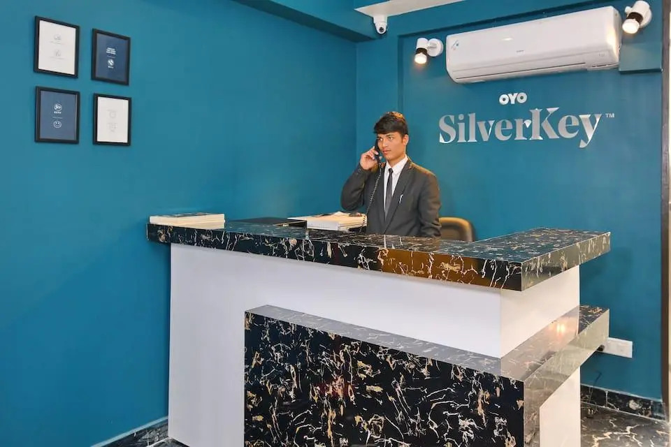 Silverkey Medanta Sec 38 By OYO Rooms