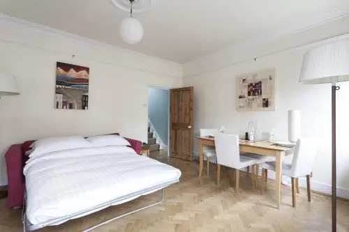York Rise by Onefinestay