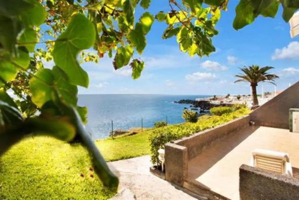 One bedroom appartement with sea view shared pool and enclosed garden at Guia de Isora 1 km away from the beach