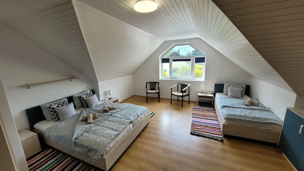 Sleeps 18 - Lakeview - House - Vonyarcvashegy