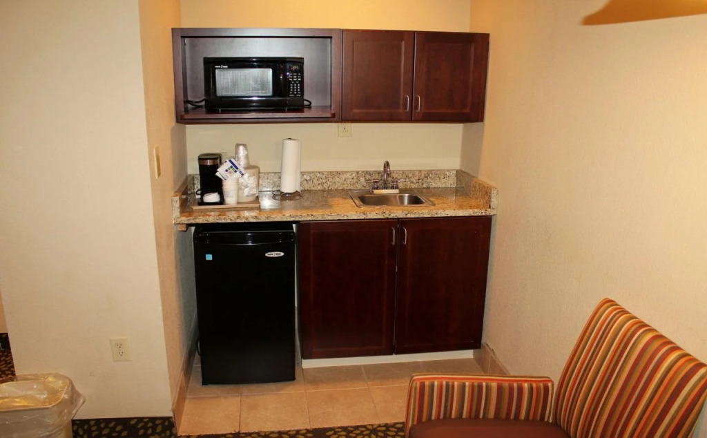 Holiday Inn Express & Suites Starkville by IHG