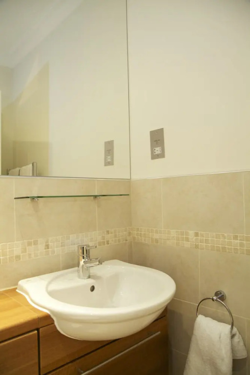 A Place Like Home - Two Bedroom Flat near Gloucester Road