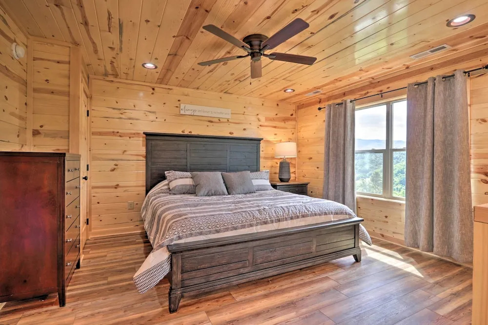 Mountain Dew Cabin w/ Hot Tub & Scenic Views!