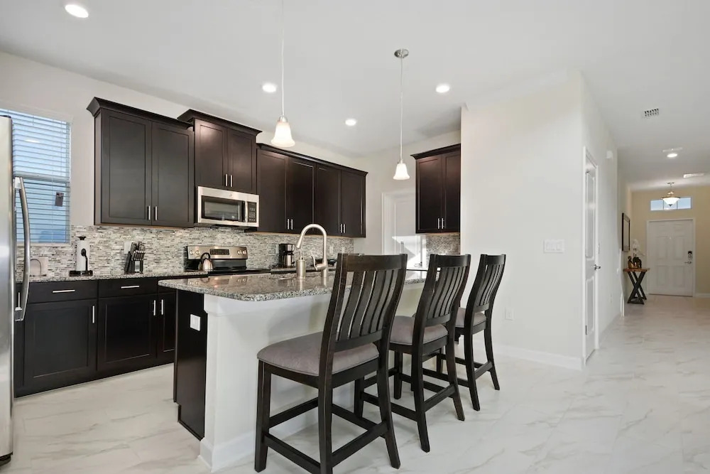 Modern 5 bedroom home in Champions Gate