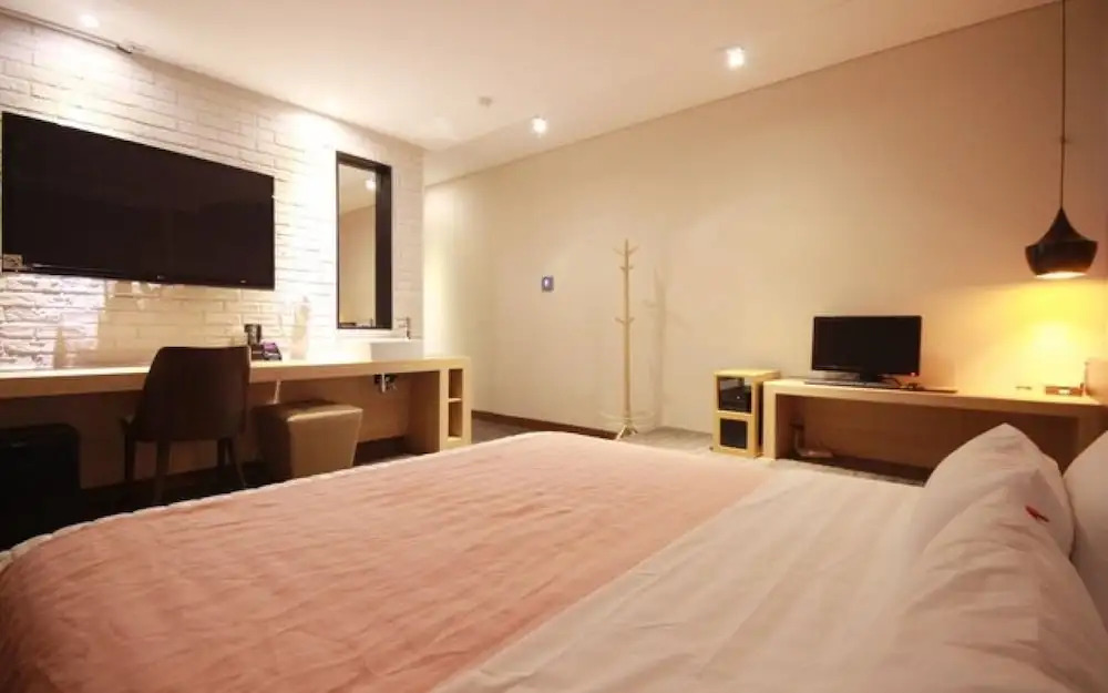 Deokcheon Den Basta Hotel
