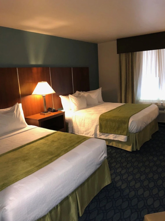 Countryview Inn & Suites