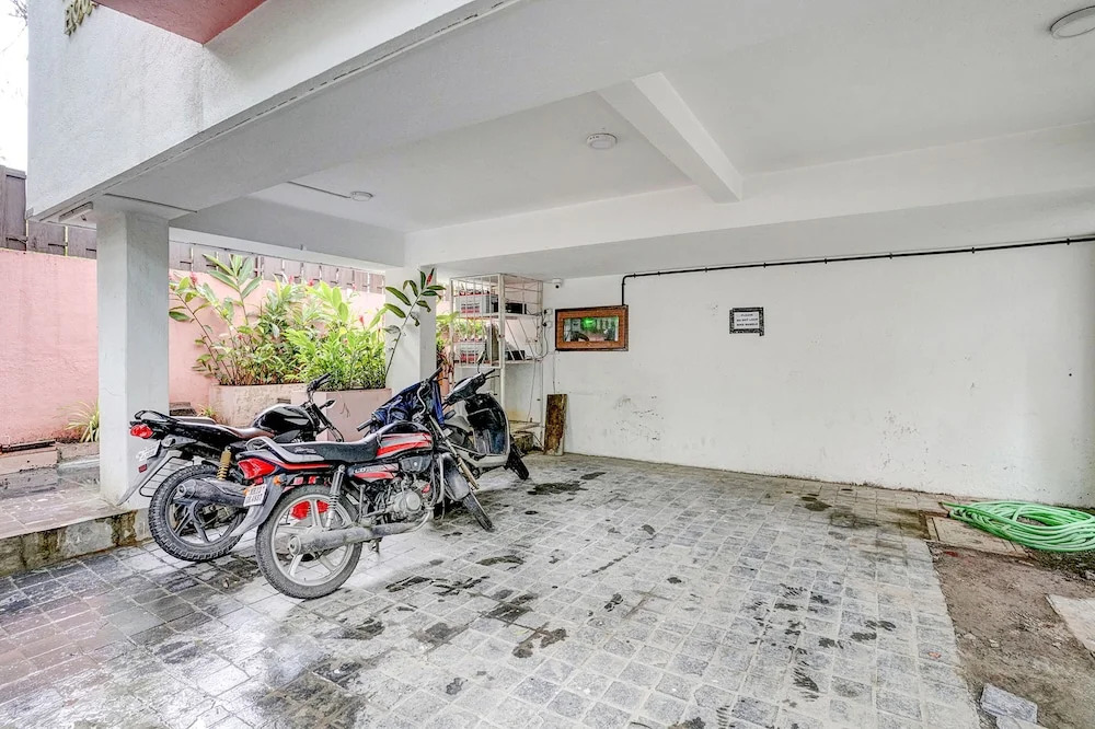 FabHotel Vardhan House I