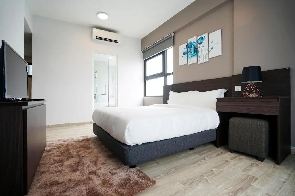 The First Stay Hotel