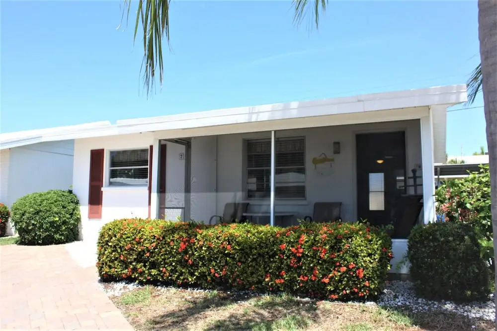 Aloha Kai - 7 2 Bedrooms 1 Bathroom Apts