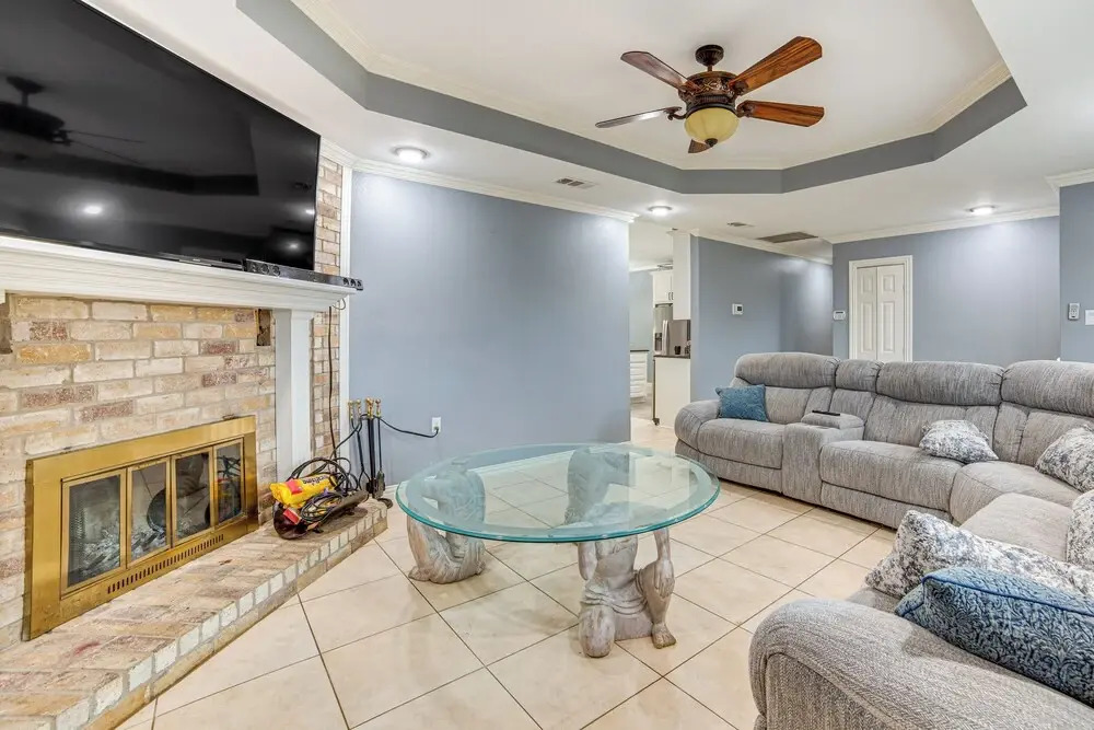 Dallas Area Home w/ Hot Tub, Families Welcome!