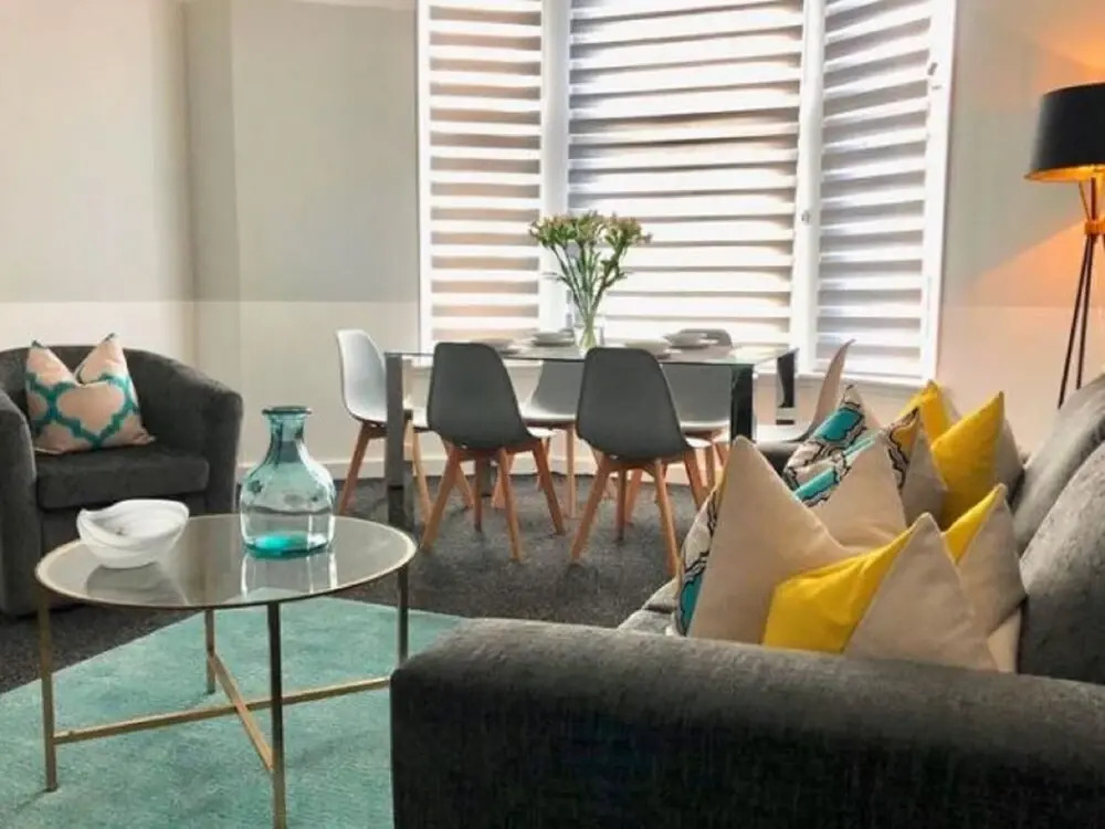 Modern Apartment In Glasgow With Terrace