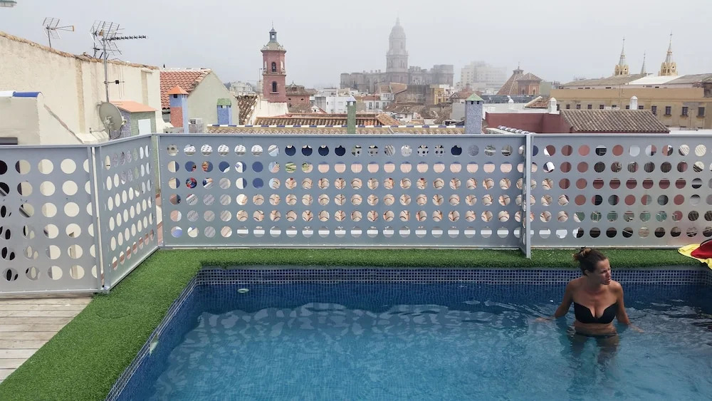 Calle Carretería & Pool