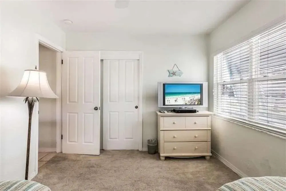 Debby's Place 3 Bedroom Home by RedAwning