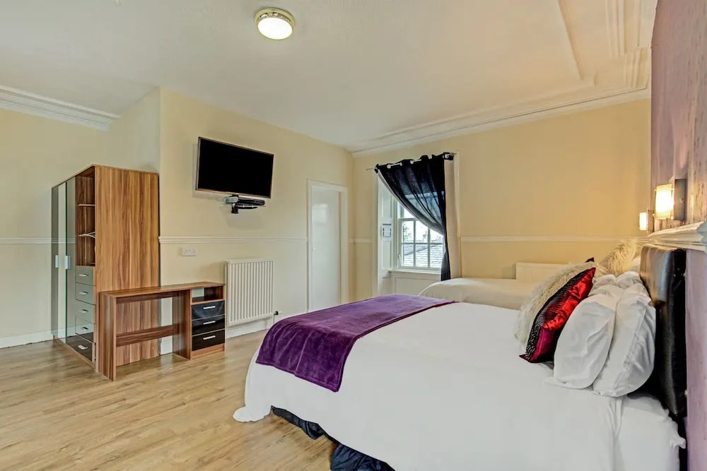 The Kinloch Arms Hotel
