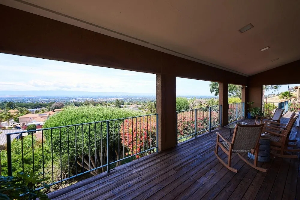 Scenic Bay View Sublime In East San Jose! 2 Bedroom Home