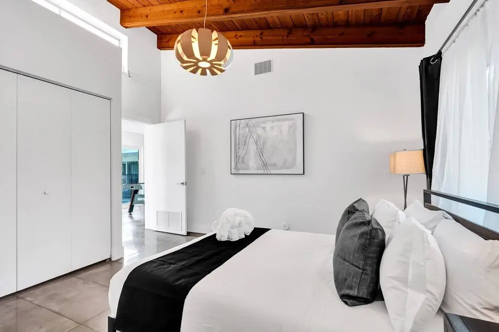 Gorgeous 5BR Home with Heated Pool