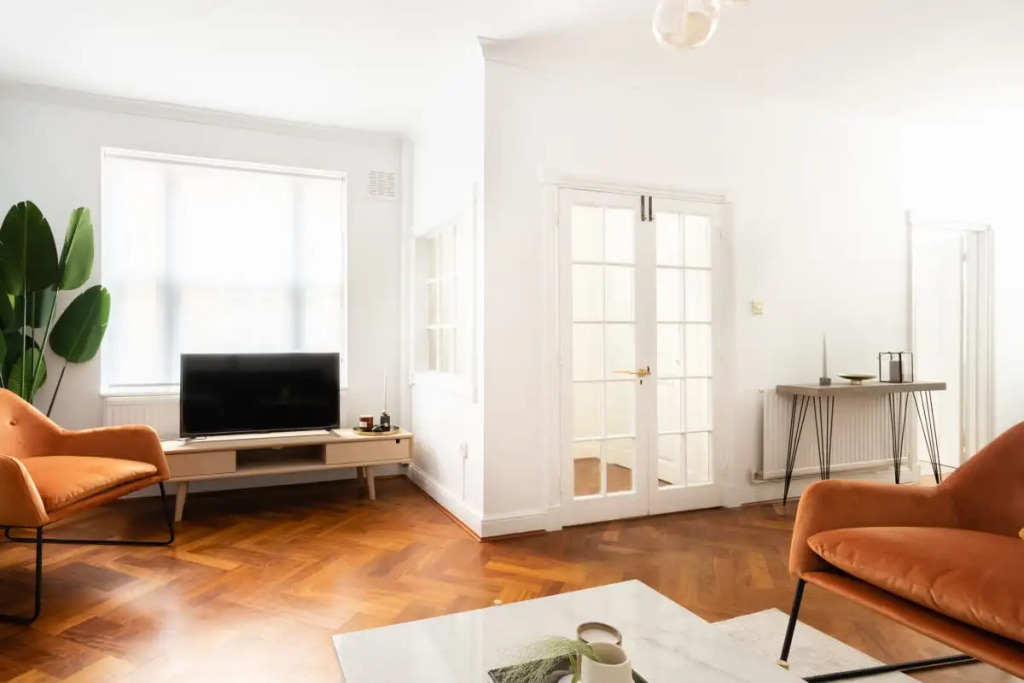The Victoria Gardens - Bright & Modern 2BDR next to Victoria Station