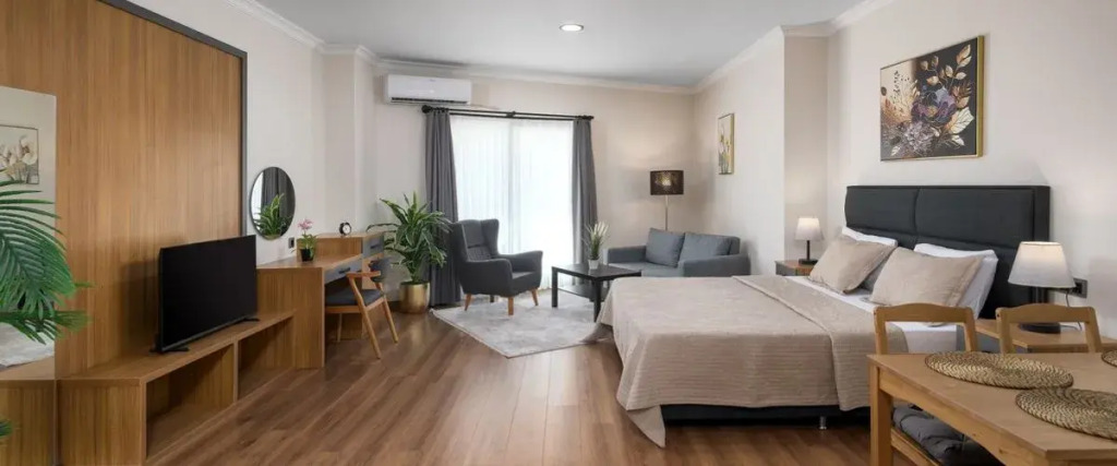 sh hotel business