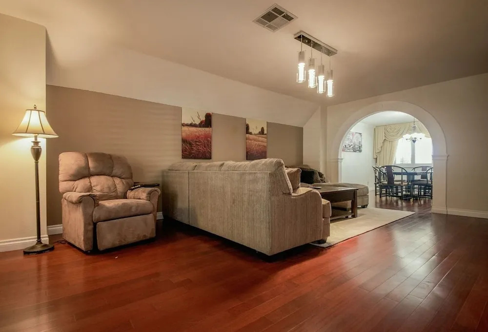 Luxurious 5BR near Las Vegas Strip