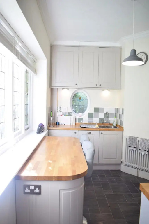 1 Bedroom Apartment near Park in South West London