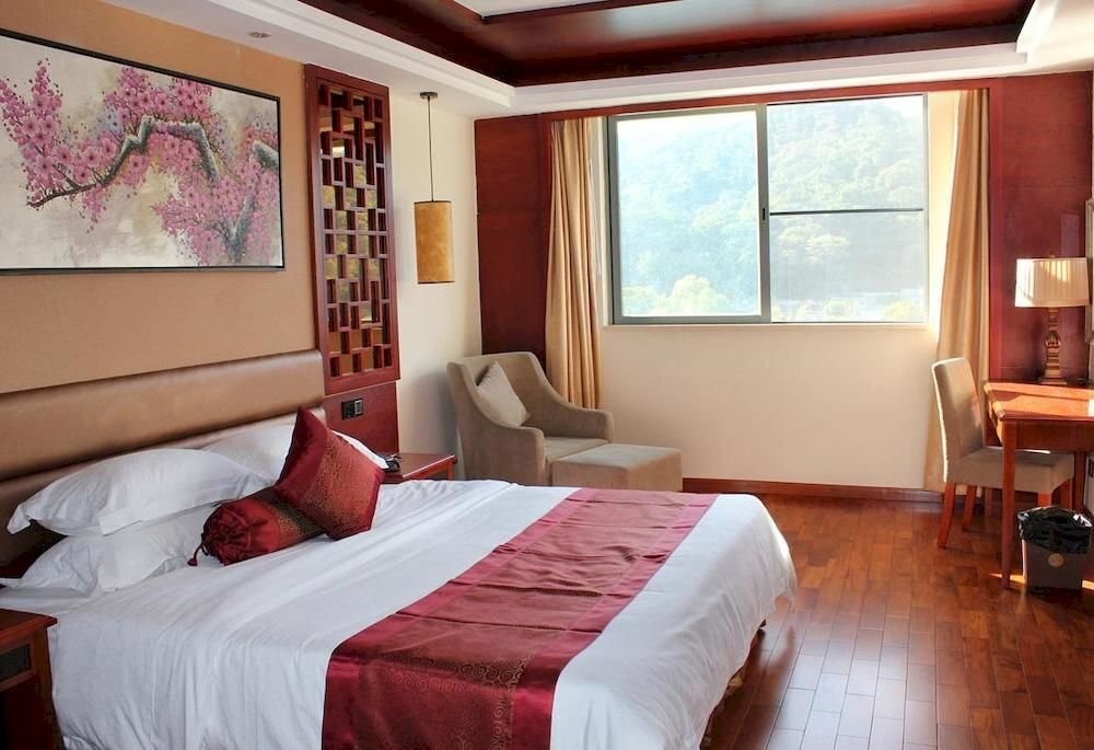 Yihua Riverview Hot Spring Holiday Hotel