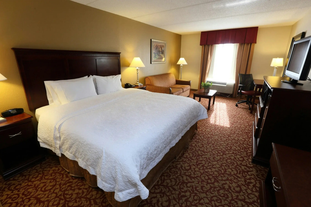 Hampton Inn & Suites Charlottesville at the University