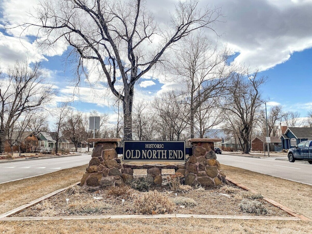 2622 N Nevada