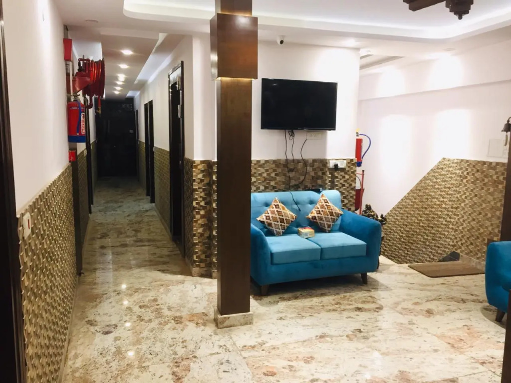 Hotel New Frontier, City Centre - Walk in Chandni Chowk & OLD Delhi Station