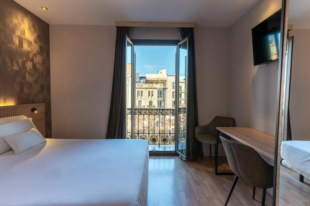 Отель Petit Palace Eixample