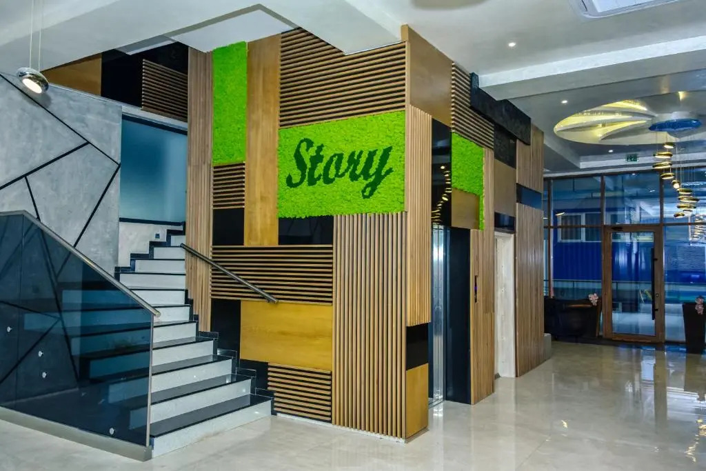Hotel Story