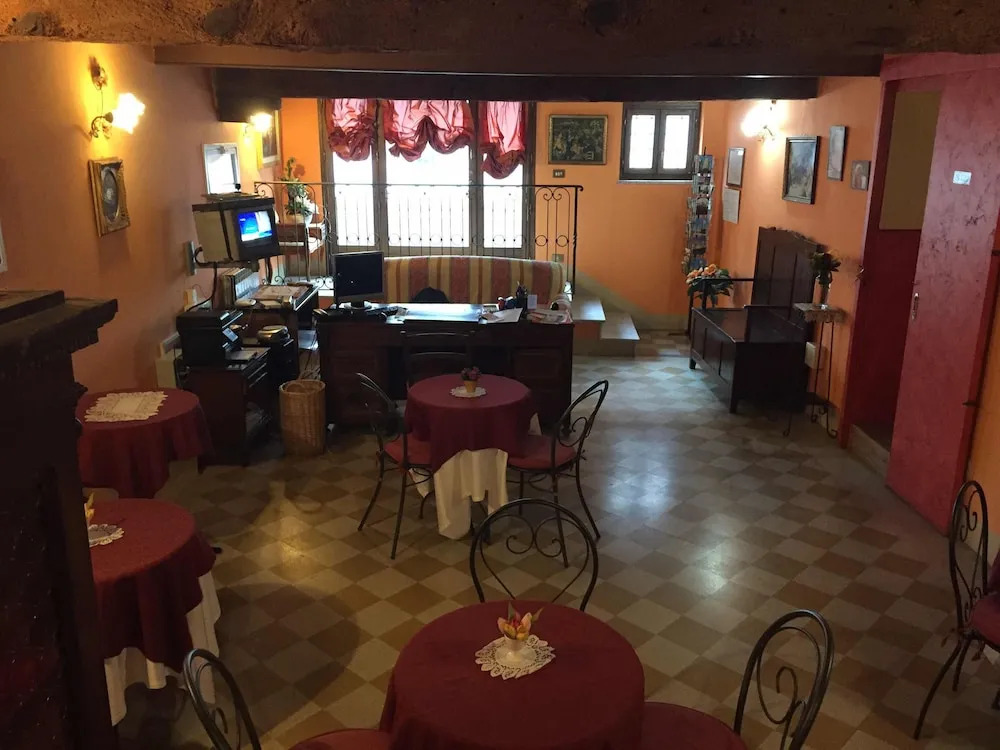 Antica Residenza Santa Chiara -City Center