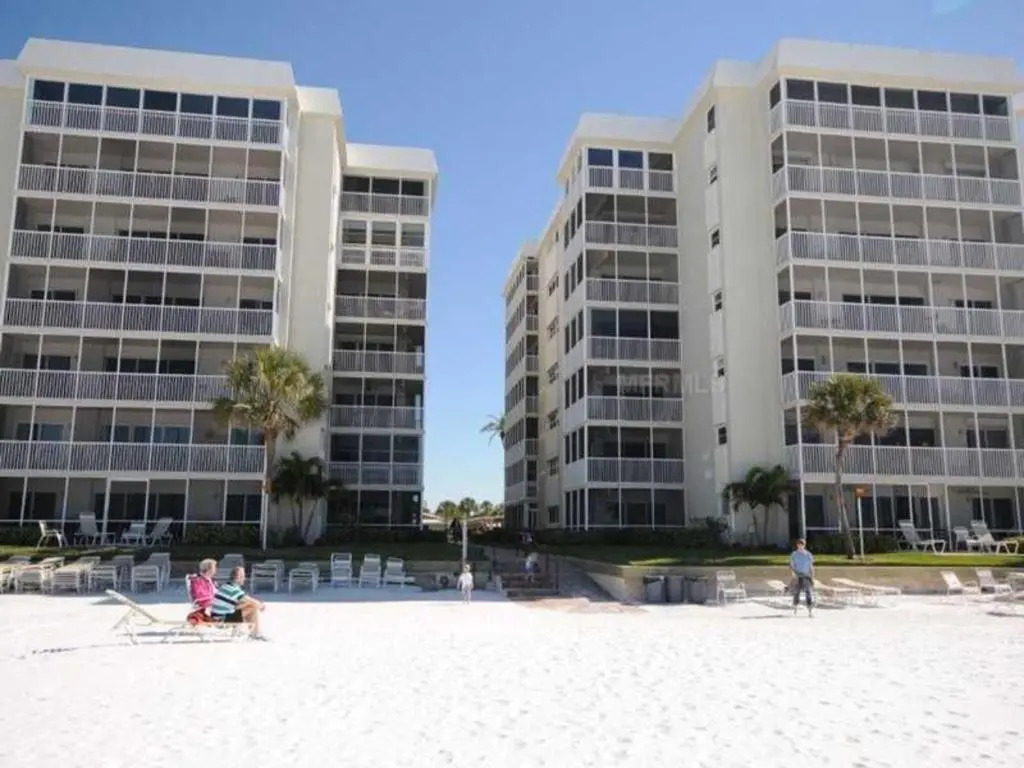 Crescent Arms Condominiums